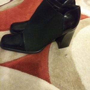 Ladies Via Spiga ankle boots